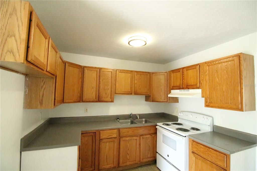 For Rent: $1,300 (3 beds, 1 baths, 1131 Square Feet)
