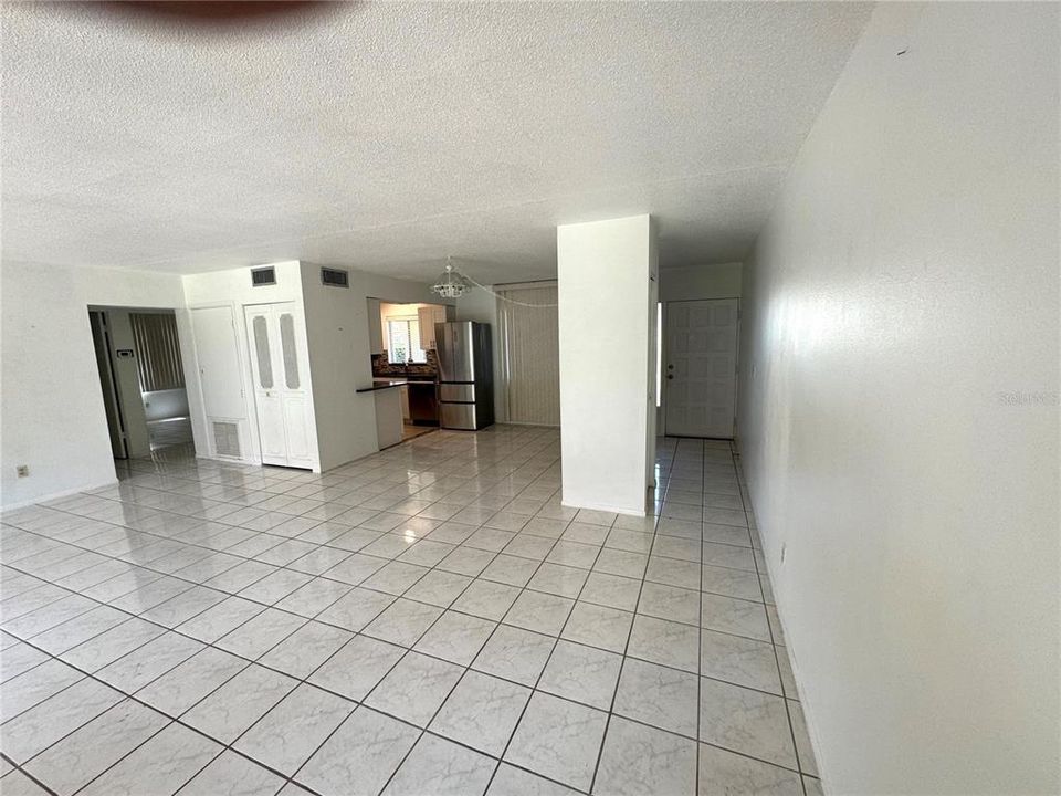 For Sale: $238,000 (2 beds, 2 baths, 1140 Square Feet)