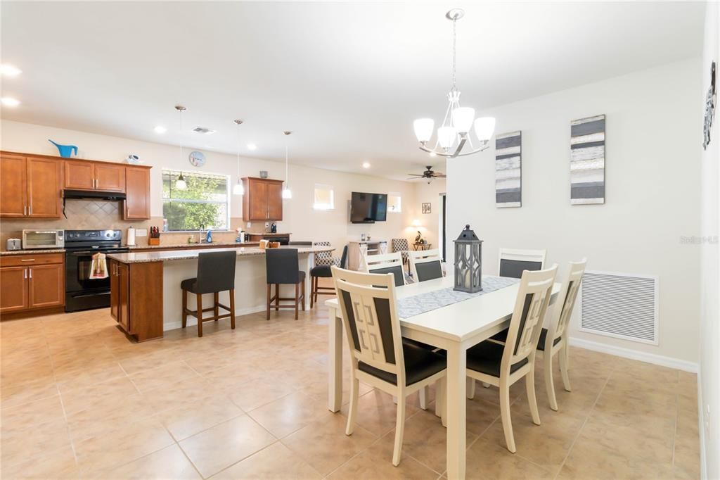 For Sale: $584,900 (2 beds, 2 baths, 1965 Square Feet)