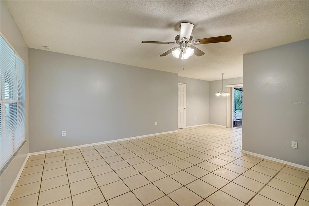 For Sale: $292,500 (3 beds, 2 baths, 1196 Square Feet)