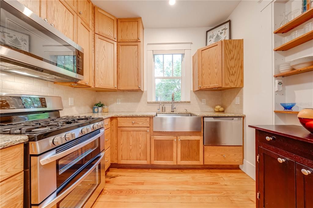 For Sale: $312,500 (2 beds, 2 baths, 1076 Square Feet)