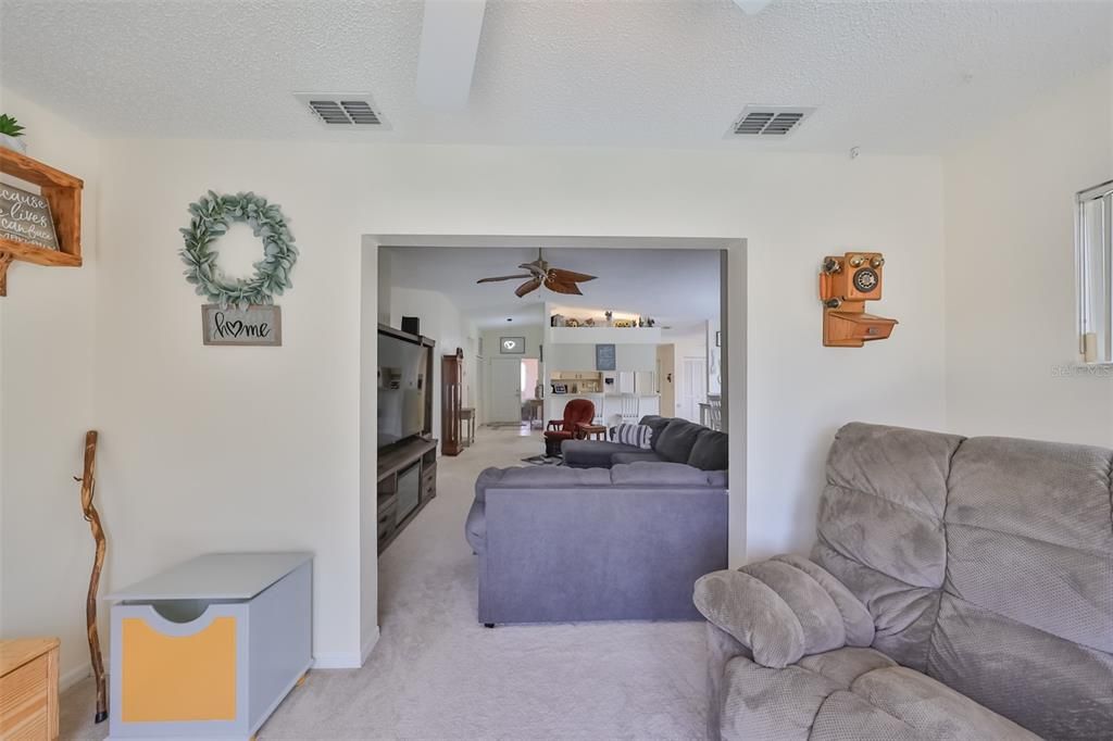 For Sale: $375,000 (2 beds, 2 baths, 1475 Square Feet)