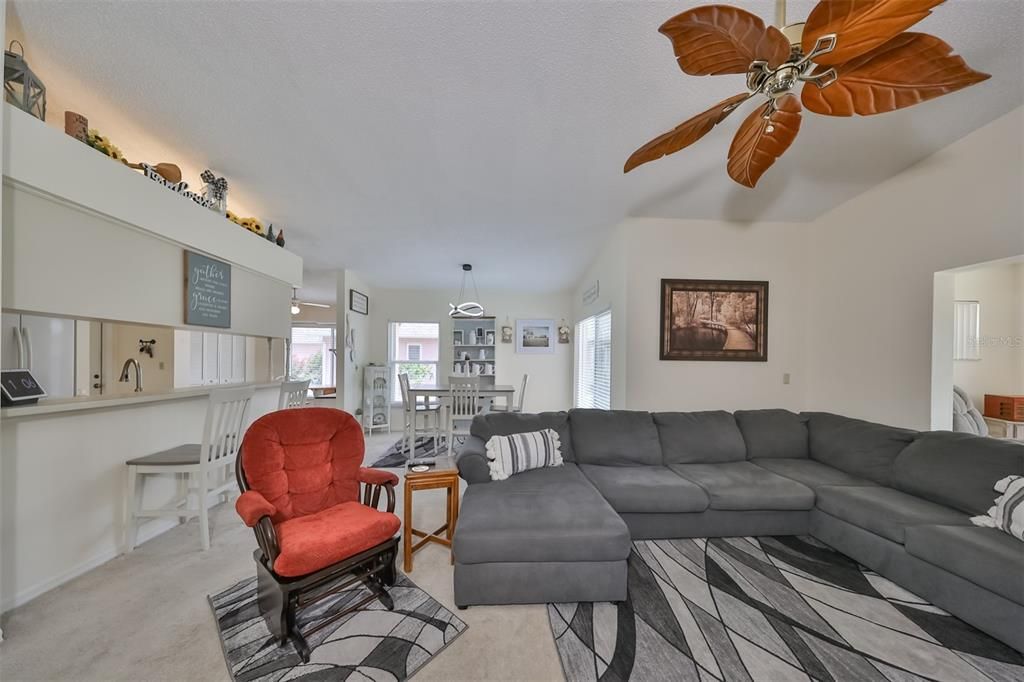 For Sale: $375,000 (2 beds, 2 baths, 1475 Square Feet)