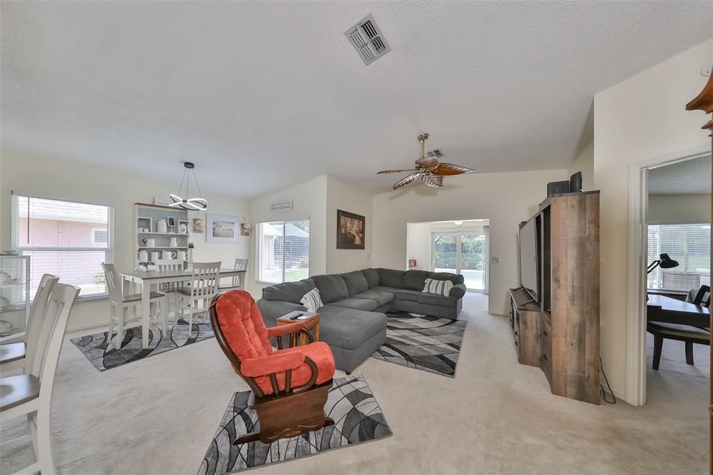 For Sale: $375,000 (2 beds, 2 baths, 1475 Square Feet)