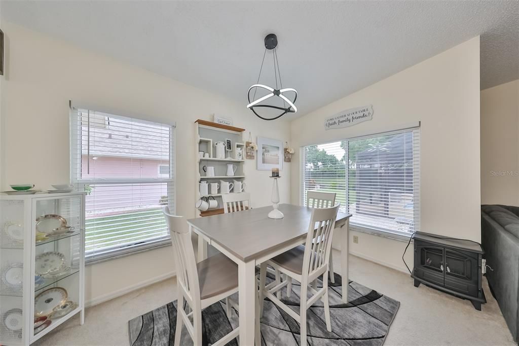 For Sale: $375,000 (2 beds, 2 baths, 1475 Square Feet)