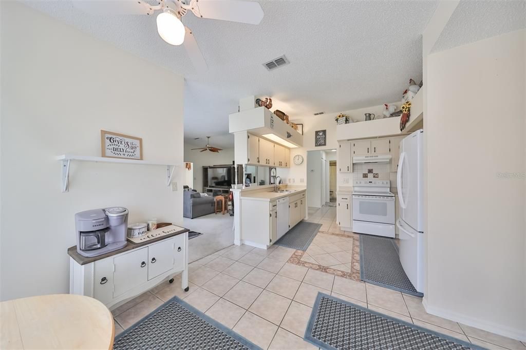 For Sale: $375,000 (2 beds, 2 baths, 1475 Square Feet)