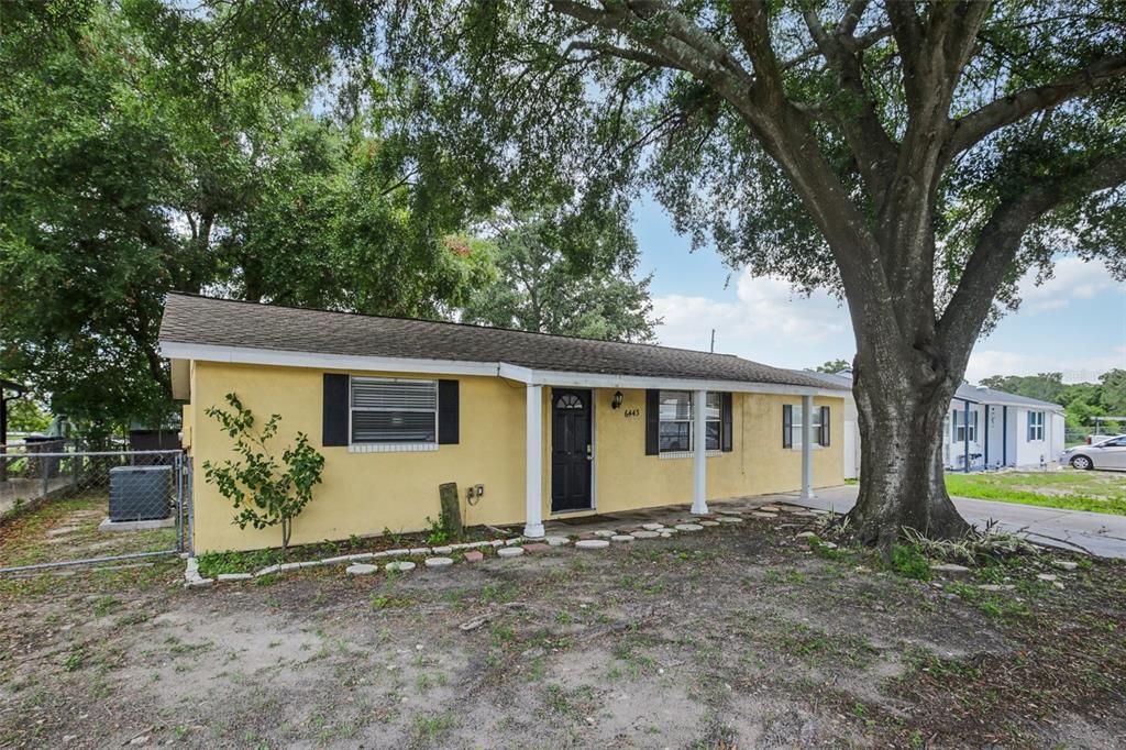 Active With Contract: $265,000 (3 beds, 3 baths, 1200 Square Feet)