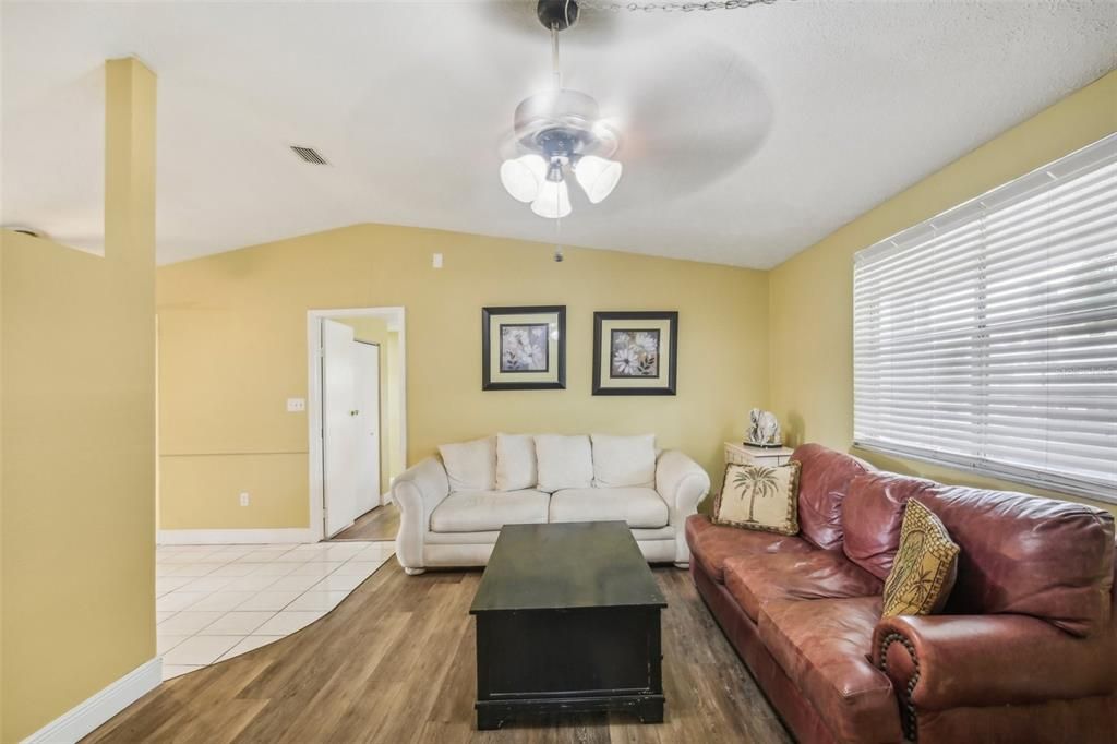 Active With Contract: $265,000 (3 beds, 3 baths, 1200 Square Feet)