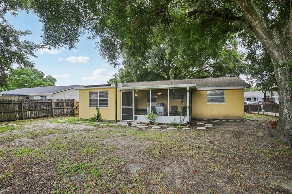 Active With Contract: $265,000 (3 beds, 3 baths, 1200 Square Feet)