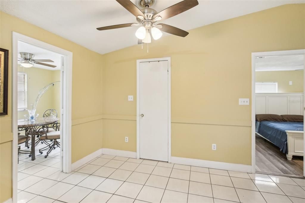 Active With Contract: $265,000 (3 beds, 3 baths, 1200 Square Feet)