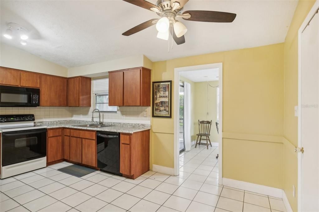 Active With Contract: $265,000 (3 beds, 3 baths, 1200 Square Feet)