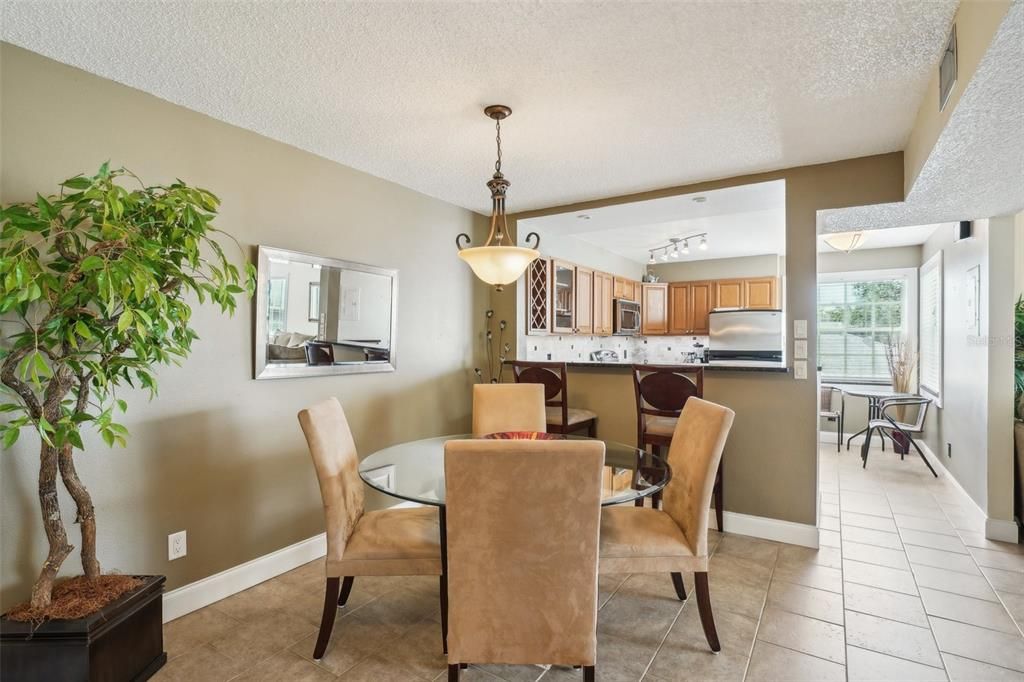 For Sale: $289,000 (2 beds, 2 baths, 1200 Square Feet)