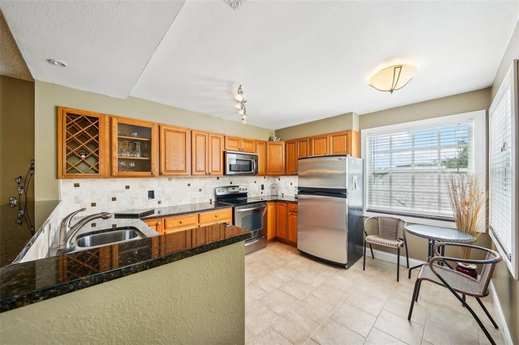 For Sale: $289,000 (2 beds, 2 baths, 1200 Square Feet)