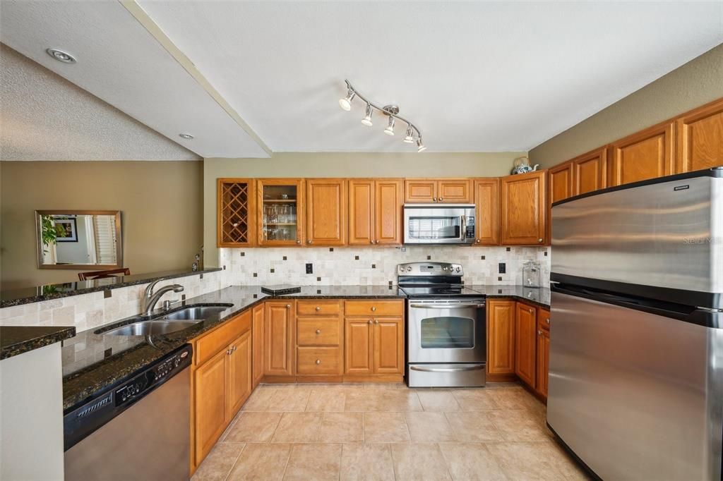 For Sale: $289,000 (2 beds, 2 baths, 1200 Square Feet)