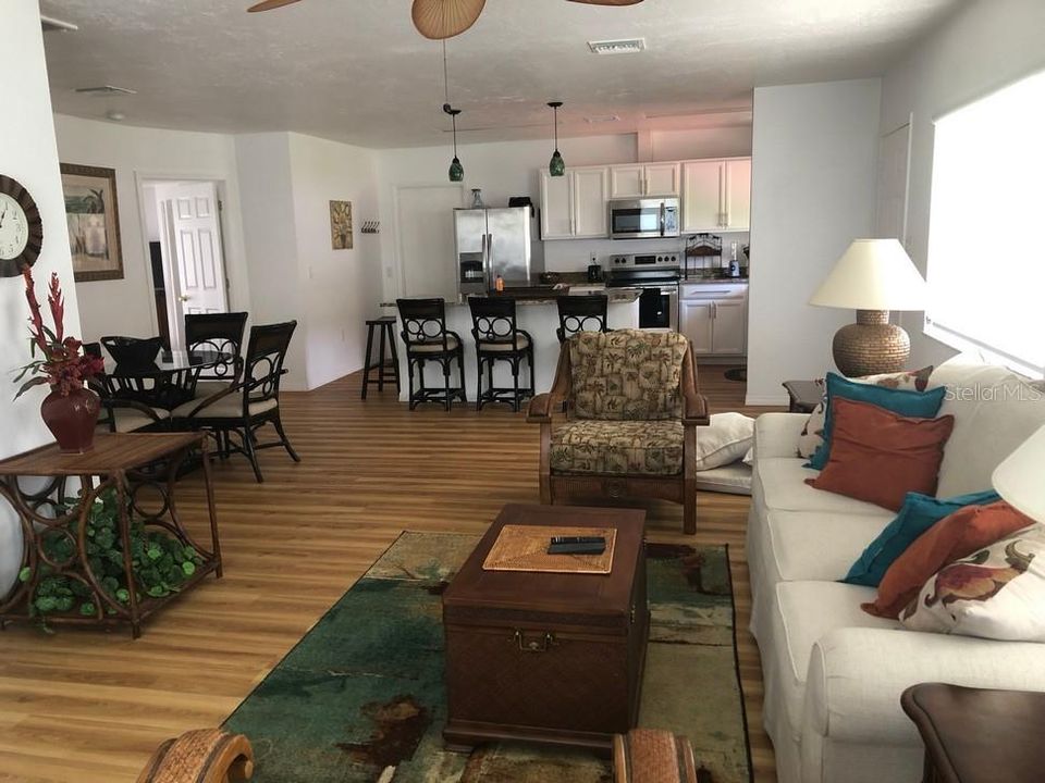 For Rent: $3,000 (3 beds, 2 baths, 1352 Square Feet)