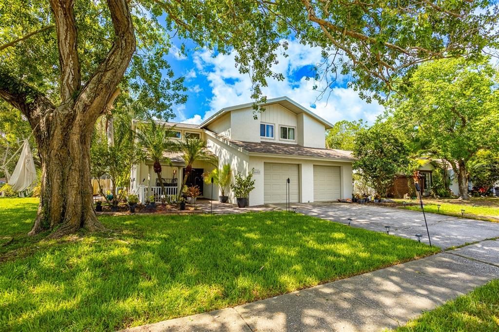 For Sale: $599,000 (3 beds, 2 baths, 1956 Square Feet)