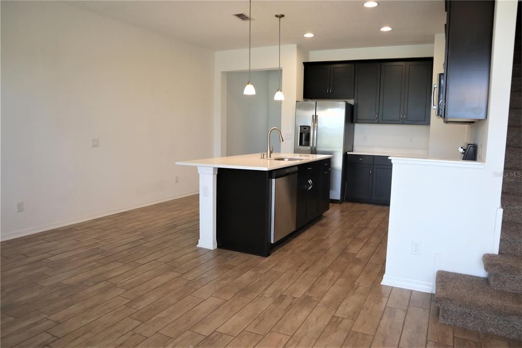 For Rent: $2,600 (3 beds, 2 baths, 1700 Square Feet)