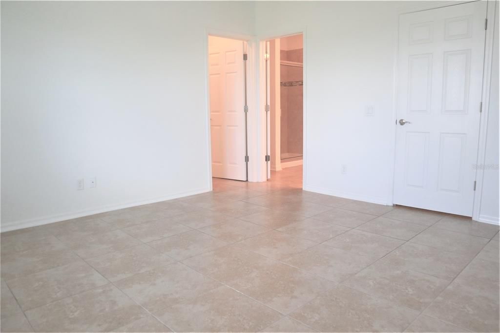 For Rent: $2,600 (3 beds, 2 baths, 1700 Square Feet)