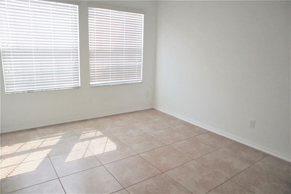 For Rent: $2,600 (3 beds, 2 baths, 1700 Square Feet)