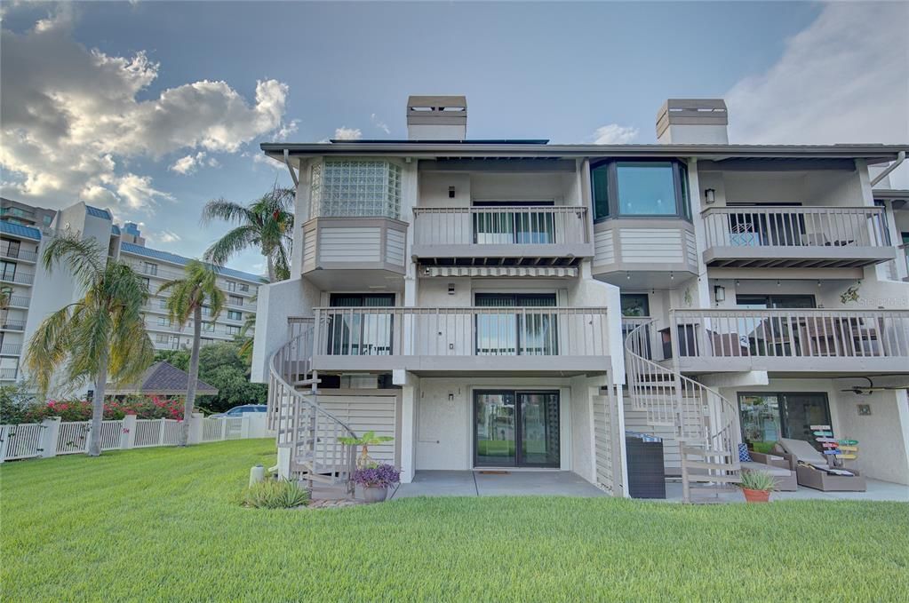 For Sale: $1,600,000 (3 beds, 3 baths, 2150 Square Feet)