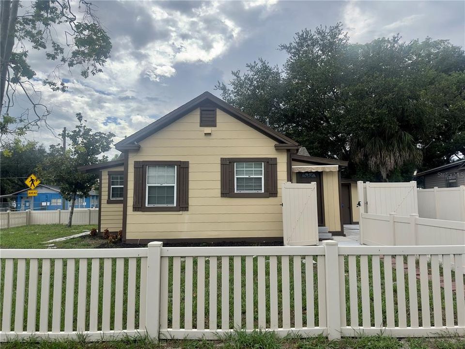 For Sale: $302,000 (3 beds, 1 baths, 1154 Square Feet)