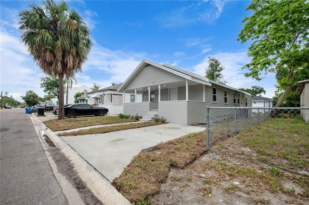 Active With Contract: $299,900 (4 beds, 2 baths, 1175 Square Feet)