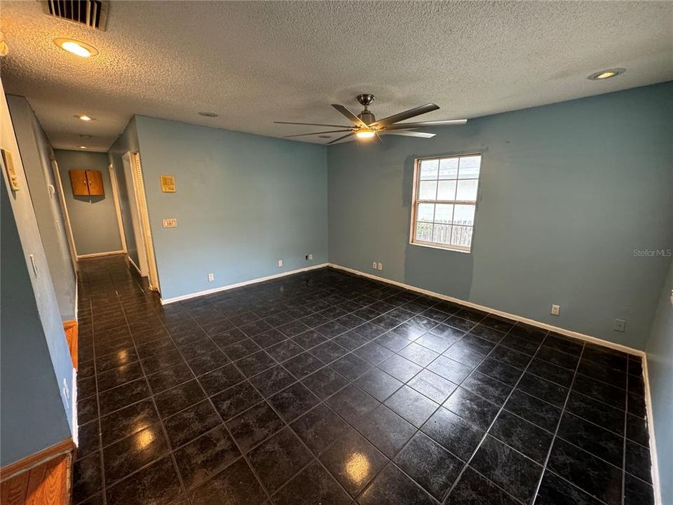 For Rent: $2,000 (3 beds, 2 baths, 925 Square Feet)