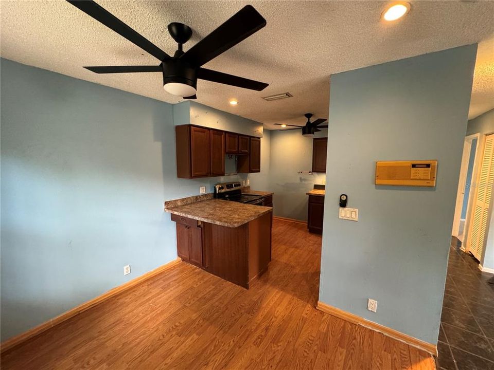 For Rent: $2,000 (3 beds, 2 baths, 925 Square Feet)