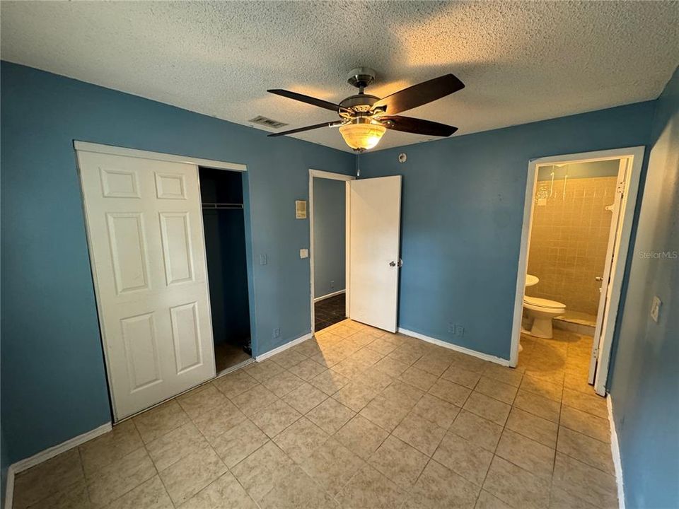 For Rent: $2,000 (3 beds, 2 baths, 925 Square Feet)