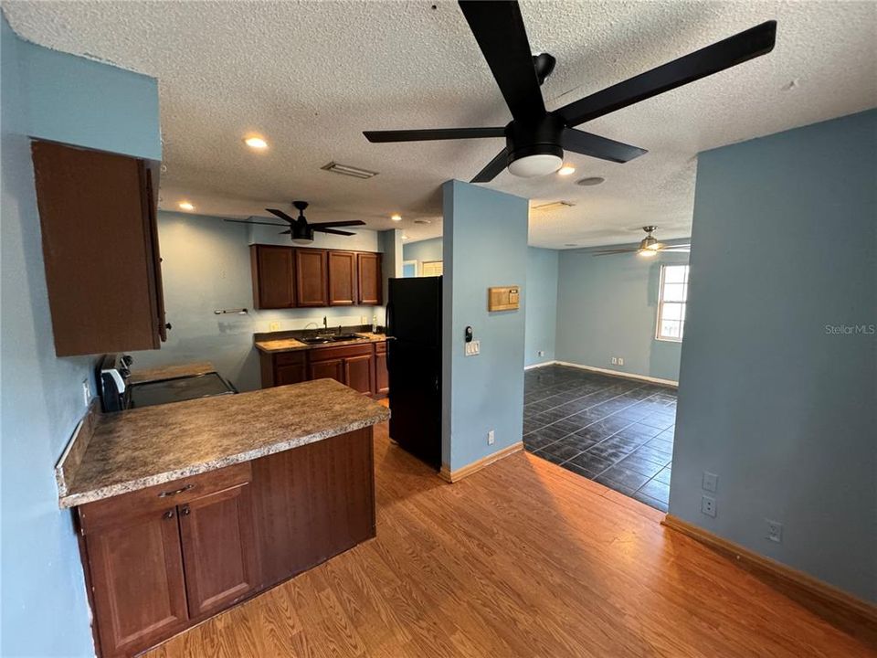 For Rent: $2,000 (3 beds, 2 baths, 925 Square Feet)