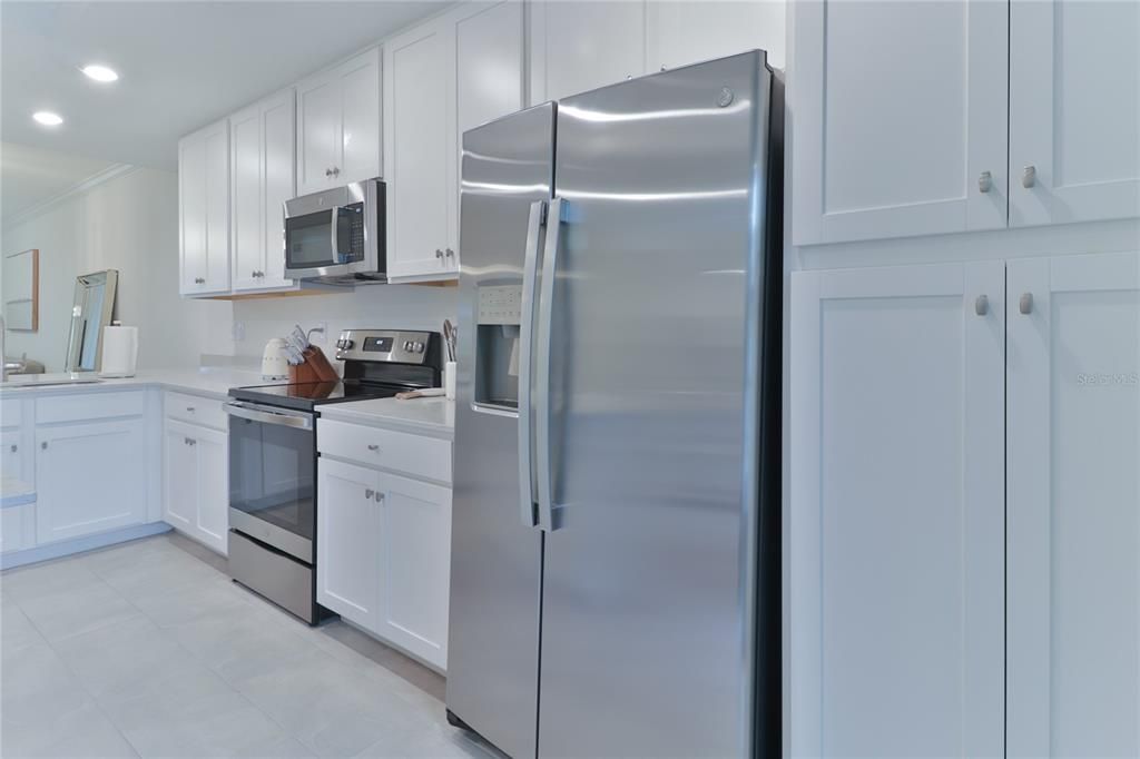 For Sale: $549,900 (2 beds, 2 baths, 1329 Square Feet)