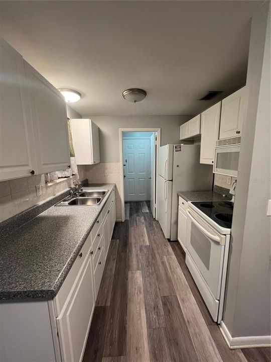 For Rent: $1,795 (2 beds, 2 baths, 902 Square Feet)