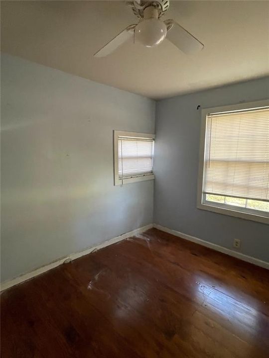 For Rent: $1,300 (3 beds, 1 baths, 820 Square Feet)