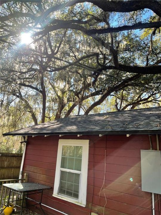 For Rent: $1,300 (3 beds, 1 baths, 820 Square Feet)