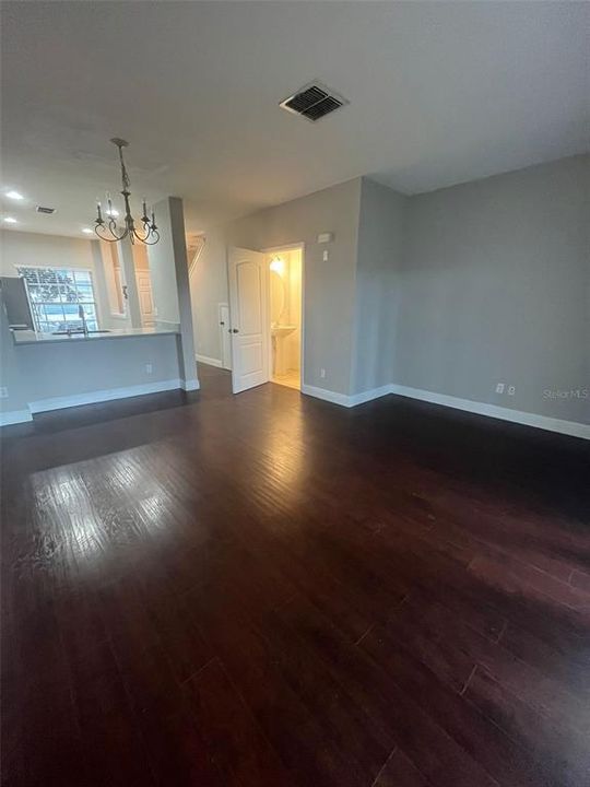 For Rent: $2,100 (2 beds, 2 baths, 1071 Square Feet)