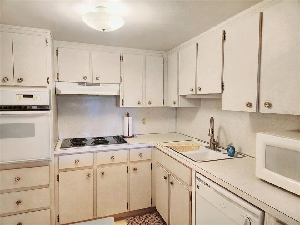 For Rent: $1,275 (1 beds, 1 baths, 800 Square Feet)