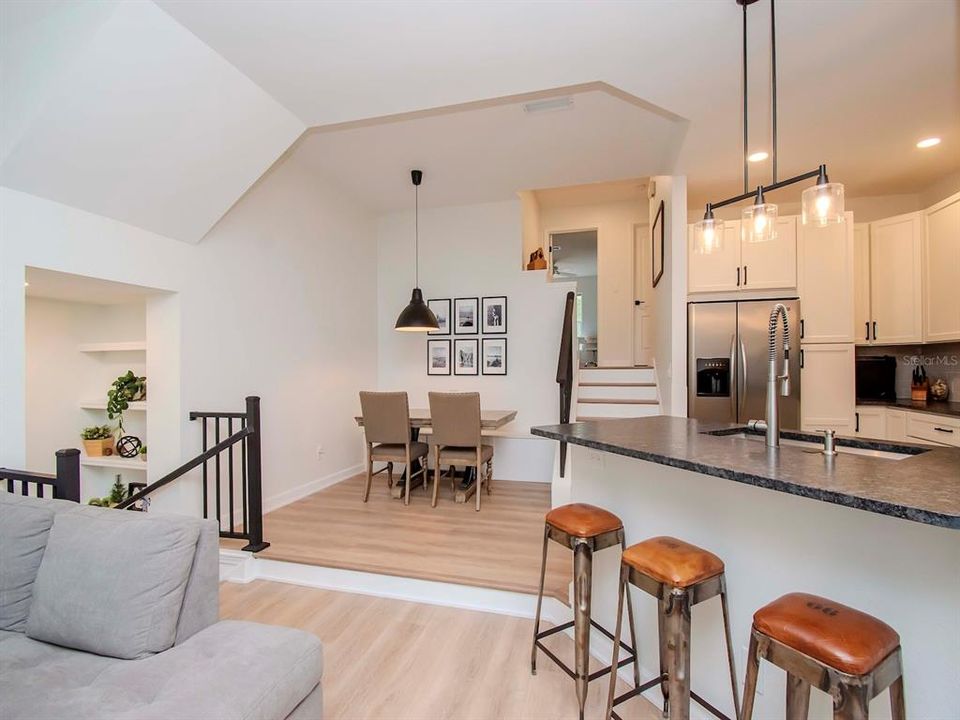 For Sale: $469,900 (1 beds, 1 baths, 1023 Square Feet)