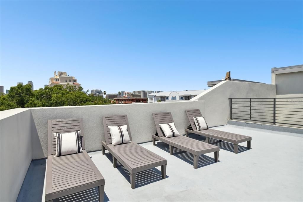 For Sale: $2,295,000 (4 beds, 4 baths, 3977 Square Feet)