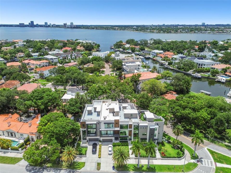 For Sale: $2,295,000 (4 beds, 4 baths, 3977 Square Feet)