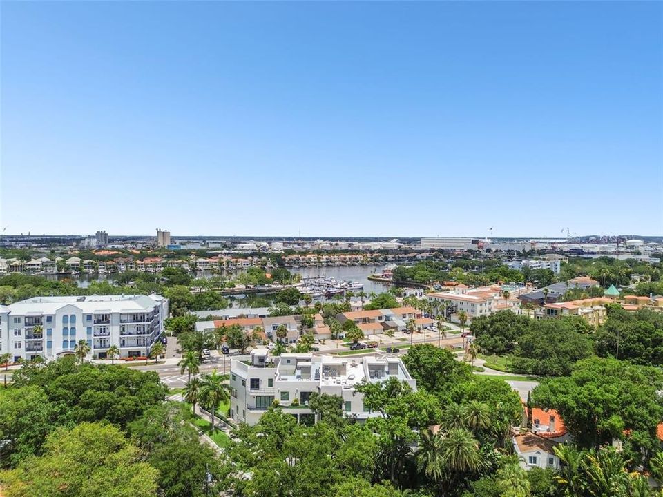 For Sale: $2,295,000 (4 beds, 4 baths, 3977 Square Feet)