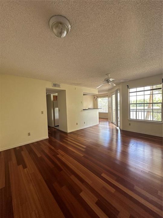 For Rent: $1,300 (1 beds, 1 baths, 673 Square Feet)