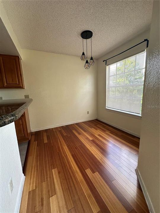 For Rent: $1,300 (1 beds, 1 baths, 673 Square Feet)