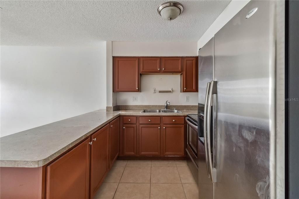 For Sale: $100,000 (1 beds, 1 baths, 550 Square Feet)