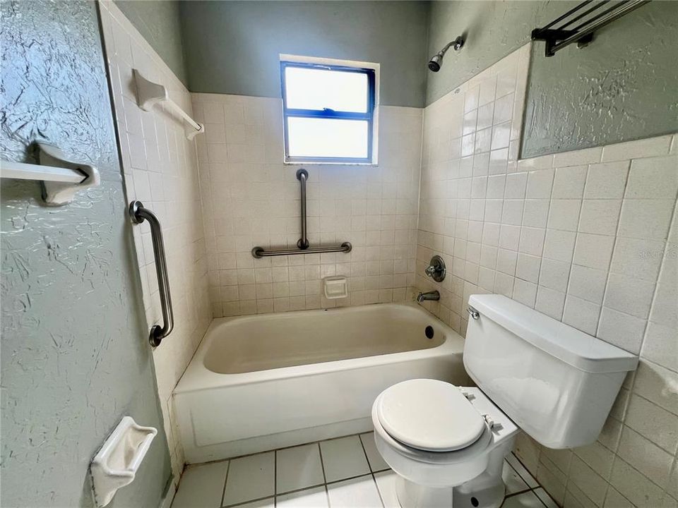 For Sale: $99,000 (2 beds, 1 baths, 810 Square Feet)