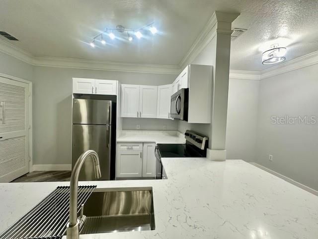 For Rent: $1,600 (1 beds, 1 baths, 765 Square Feet)