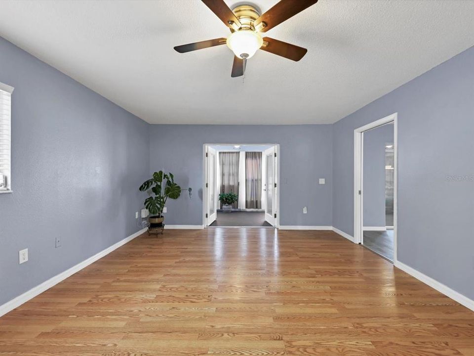 For Sale: $479,900 (3 beds, 2 baths, 2008 Square Feet)