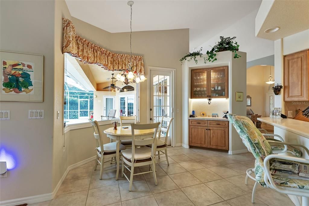 Kitchen dining with built-in bar