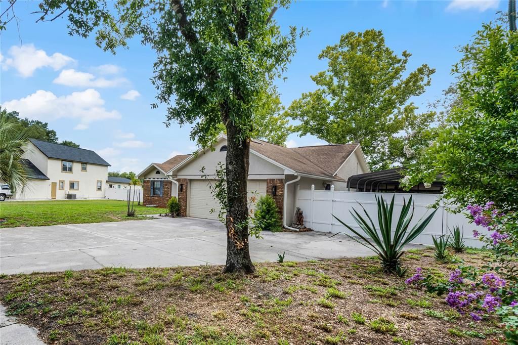 Active With Contract: $359,000 (3 beds, 2 baths, 1438 Square Feet)