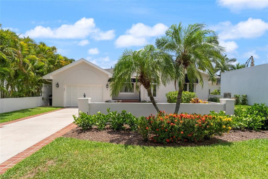 For Sale: $1,400,000 (3 beds, 3 baths, 2527 Square Feet)