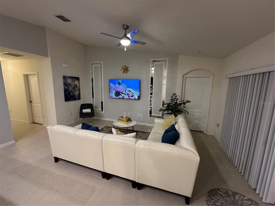 Active With Contract: $330,000 (3 beds, 2 baths, 1515 Square Feet)